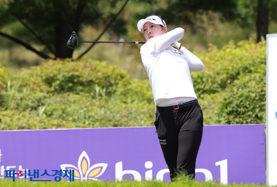 박지영이 강원도 정선군에 위치한 하이원 컨트리클럽(파72/6,517야드)에서 막을 올린 2022 KLPGA 투어의 열아홉 번째 대회이자 하반기 세 번째 대회로 펼쳐지는 ‘하이원리조트 여자오픈 2022’에서 우승을 향한 티샷을 하고있다. 2022.8.18