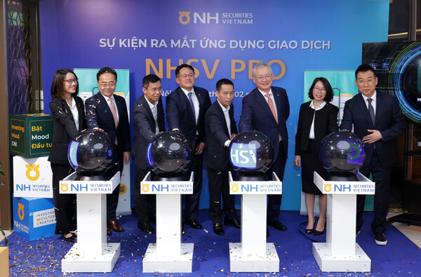 NH투자증권(대표 정영채)은 베트남 자회사인 NH Securities Vietnam이 신규 MTS(모바일트레이딩서비스)인 ‘NHSV Pro’를 출시했다고 27일 밝혔다. NH투자증권_베트남MTS 론칭행사 모습.  사진=NH투자증권
