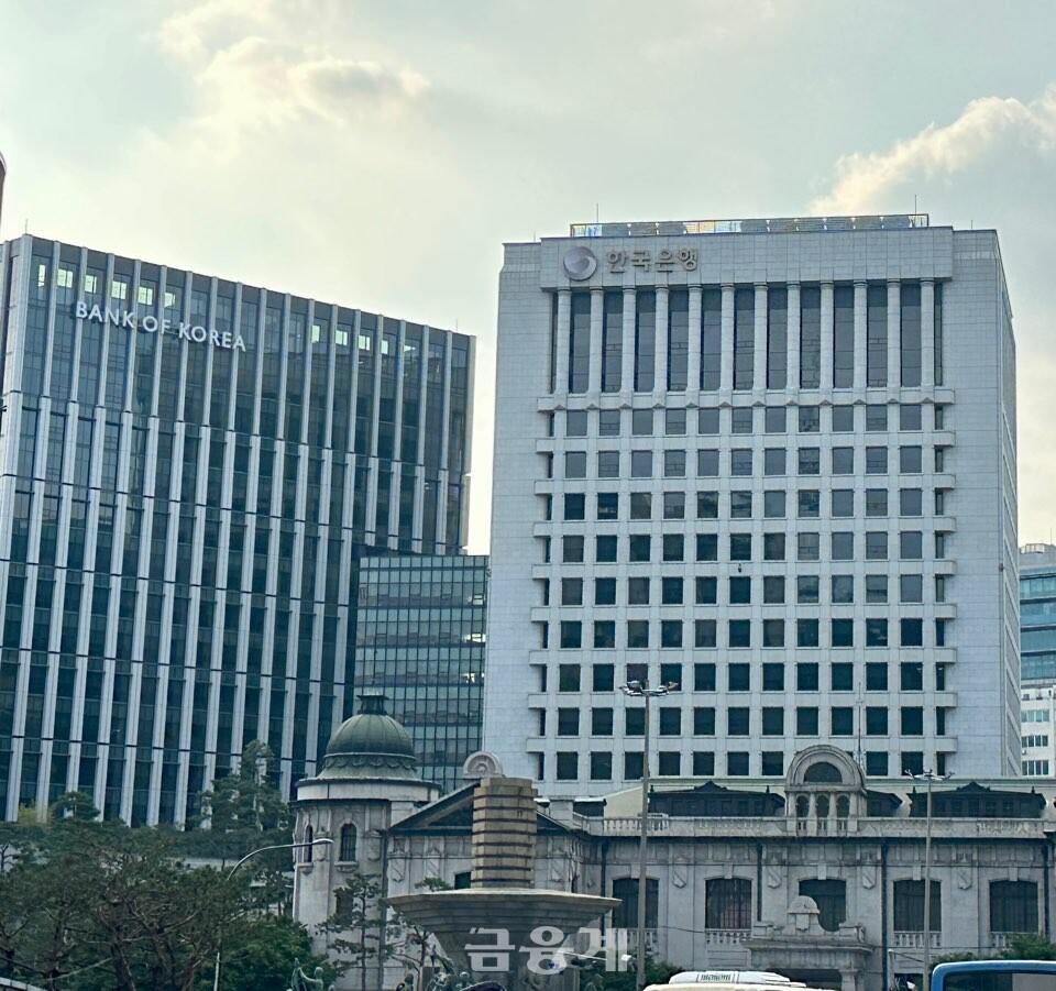한은 “10월 외화예금 52억불↓… 기업 달러 상환 영향” < 이시간주요뉴스 < 은행 < 금융경제 < 기사본문 - 금융계
